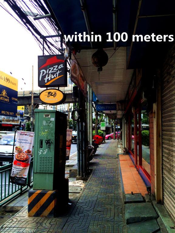 Moumou Hostel Bangkok Exterior photo