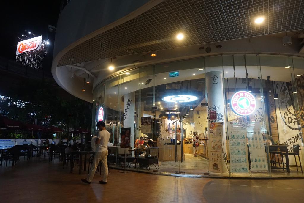 Moumou Hostel Bangkok Exterior photo