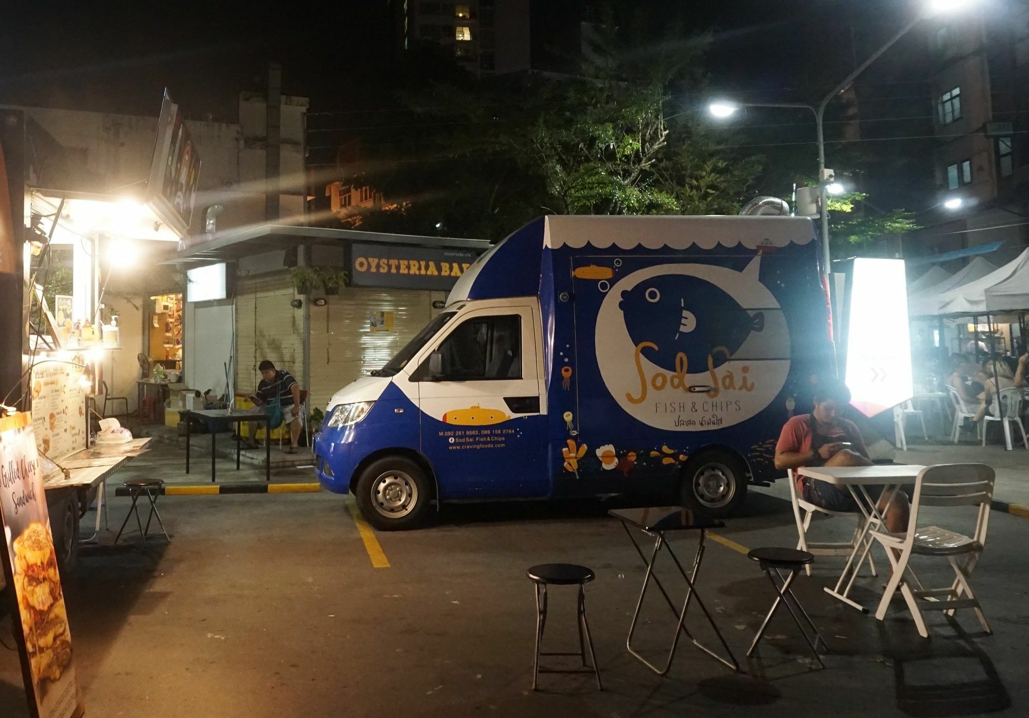 Moumou Hostel Bangkok Exterior photo