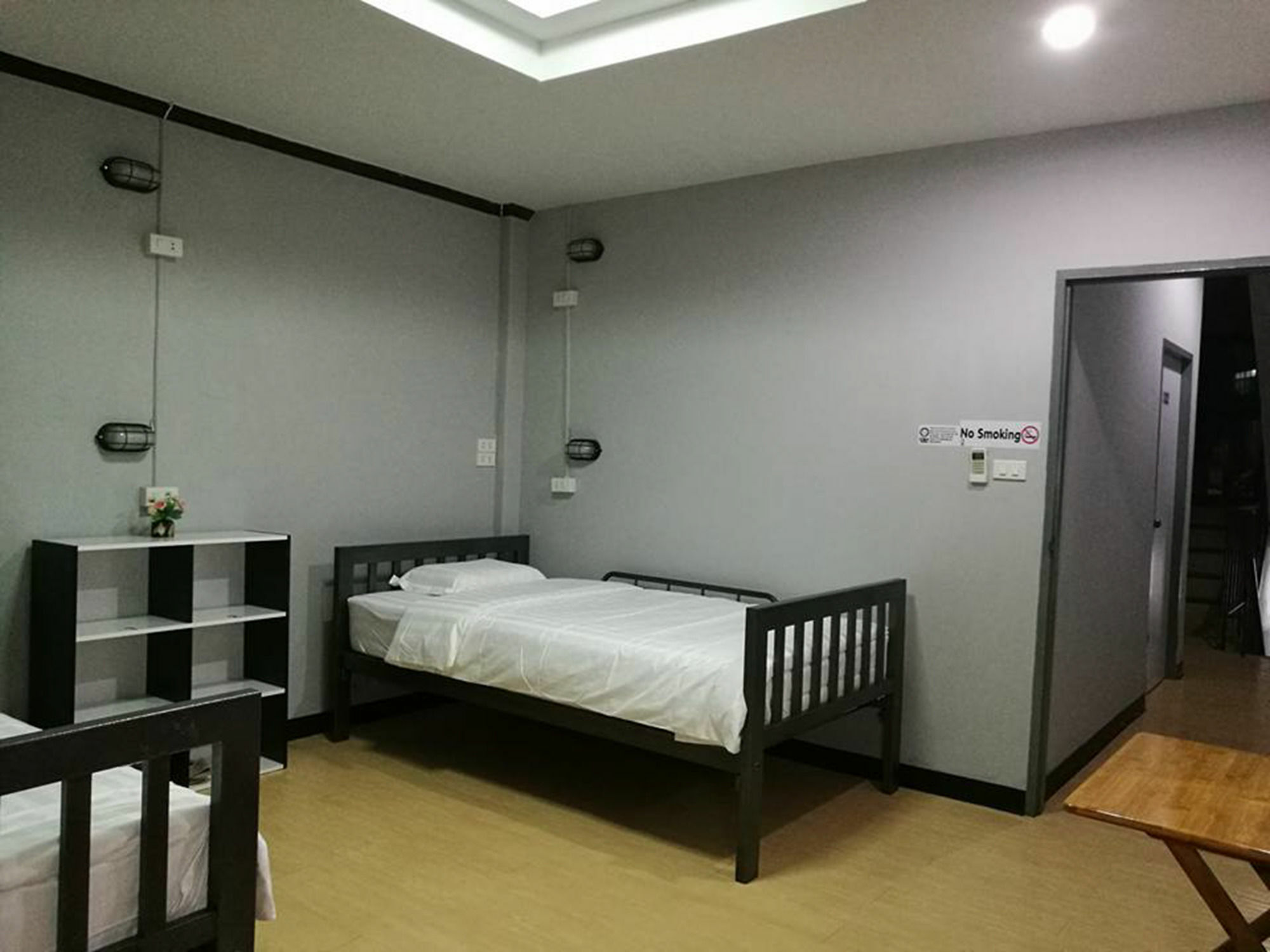 Moumou Hostel Bangkok Exterior photo