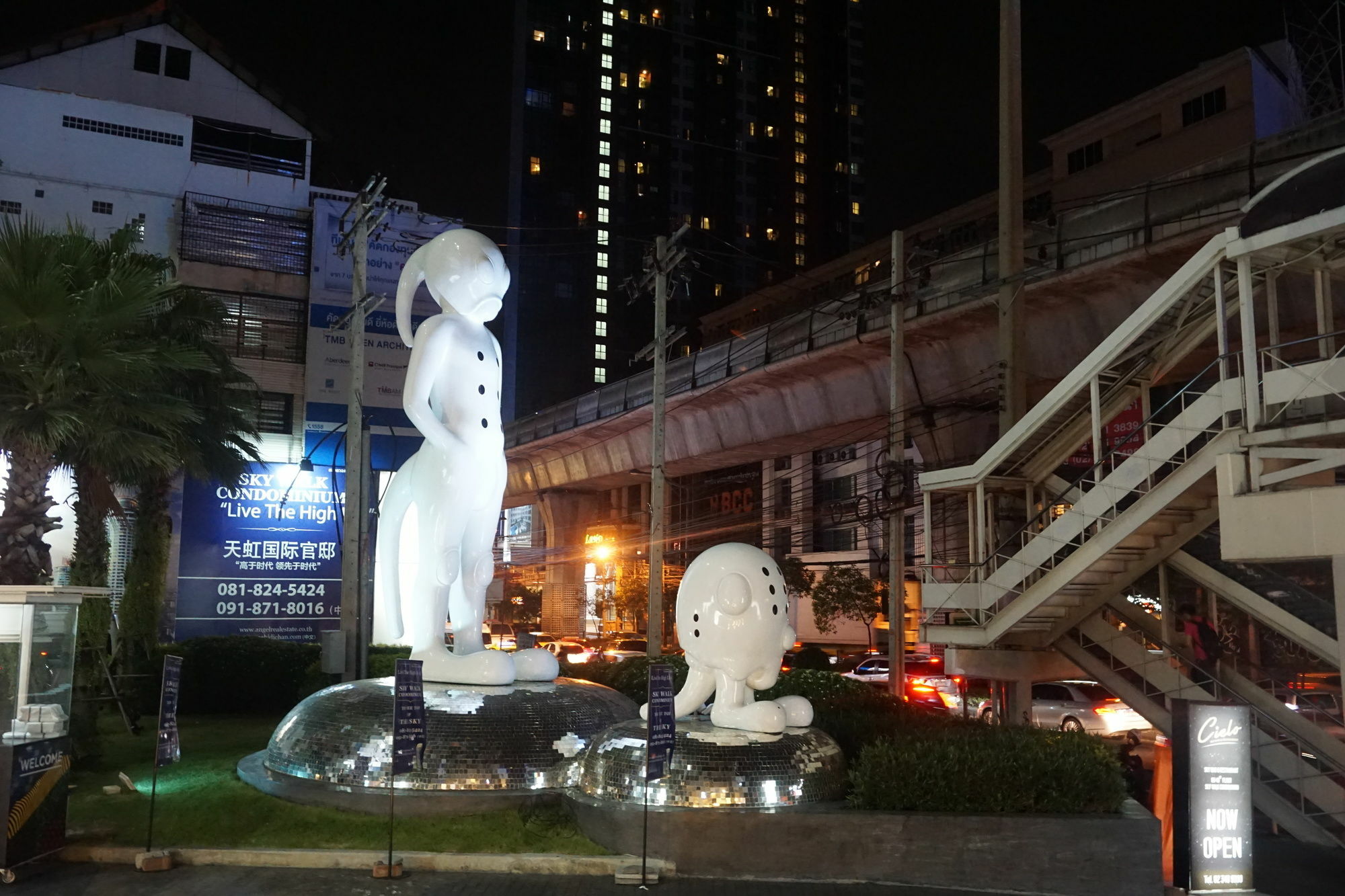 Moumou Hostel Bangkok Exterior photo